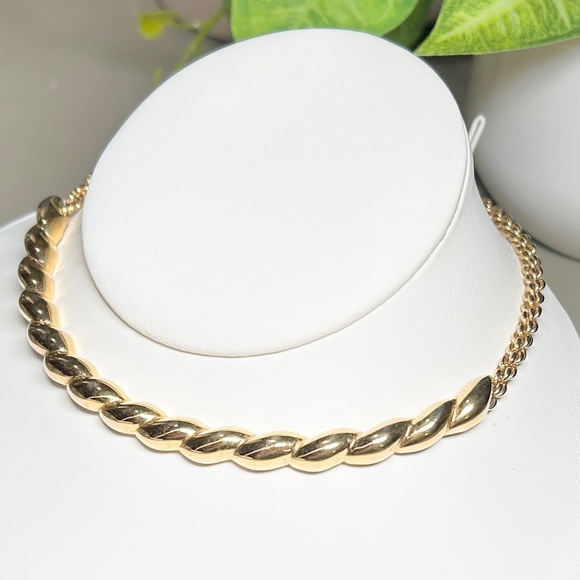 Monet Vintage Twist Front Design 18K Gold Plated Spiral Chain Link Necklace. - Picture 6 of 14